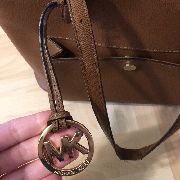 Michael Kors Jet Set Front Snap Pocket Tote - Picture 9 of 11